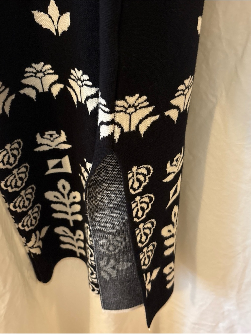 House of Harlow 1960 Black and White Knit Midi Dress - Picture 4 of 6